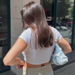 Paula Gonu Instagram - 1. nuevo personaje desbloqueado 2. el personaje anterior dejándose lavar el pelo 3. el personaje anterior procesando el cambio en el sistema 4. 🔒🔓 5. un palmo de largo y muchas puntas abiertas han abandonado el juego 6. si hacéis zoom en mis tetas veréis que tengo tinte en mi top blanco básico favorito 7. creemos que es el color que merezco verdad?? 8. he pensado que quiero cortarle mucho más pero quiero seguir haciéndome coletas 9. primer selfie del nuevo personaje 10. parece que no pero puestos al lado se nota el cambio de color no??