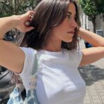 Paula Gonu Instagram - 1. nuevo personaje desbloqueado 2. el personaje anterior dejándose lavar el pelo 3. el personaje anterior procesando el cambio en el sistema 4. 🔒🔓 5. un palmo de largo y muchas puntas abiertas han abandonado el juego 6. si hacéis zoom en mis tetas veréis que tengo tinte en mi top blanco básico favorito 7. creemos que es el color que merezco verdad?? 8. he pensado que quiero cortarle mucho más pero quiero seguir haciéndome coletas 9. primer selfie del nuevo personaje 10. parece que no pero puestos al lado se nota el cambio de color no??
