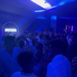 Paula Gonu Instagram - 1. con mi amigo jorge tomándonos la primera copa de la última noche en #Desalia2023 @ronbarcelospain 2. maría la capa argentina enseñándome el trend de te cura 3. cuando nos perdimos y acabamos en una sala llena de atrezzo de la bresh 4. algunos ejemplos de combinaciones que me han alimentado estos días, no estoy orgullosa de todas 5. mucha gente de blanco viviendo ahora 6. fotografiando lo que para mí es el top1 momentos de este desalia 7. 3 personas que me caen muy bien 8. otra persona como las del 7 9. mi personaje favorito del juego en el que hemos jugado estos 4 días 10. 30 segundos es lo que tardaré en dormirme cuando toque mi cama esta noche