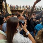 Paula Gonu Instagram - 1. con mi amigo jorge tomándonos la primera copa de la última noche en #Desalia2023 @ronbarcelospain 2. maría la capa argentina enseñándome el trend de te cura 3. cuando nos perdimos y acabamos en una sala llena de atrezzo de la bresh 4. algunos ejemplos de combinaciones que me han alimentado estos días, no estoy orgullosa de todas 5. mucha gente de blanco viviendo ahora 6. fotografiando lo que para mí es el top1 momentos de este desalia 7. 3 personas que me caen muy bien 8. otra persona como las del 7 9. mi personaje favorito del juego en el que hemos jugado estos 4 días 10. 30 segundos es lo que tardaré en dormirme cuando toque mi cama esta noche