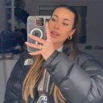 Paula Gonu Instagram - 1. ropa que me compro y me gusta pero nunca me pongo 2. de hace 3 días probándome ropa para una cosa que grabé y sale el 15 de este mes 3. me encanta cuando en una seria dicen algo y Justo lo acabo de leer o escribir🦇 4. girls be like sí o no?? 5. me hice el láser en casi todas partes hace tiempo y a veces se me olvida que en las axilas aún me salen algunos :( 6. es que fue el primer podcast de la coco 7. mi curry, mi favorito🫶🏽 (cuántos has contado en la 5 cuando has hecho zoom??) 8. eso solo los que trabajáis yo vivo en vacaciones 9. quiero que mi próximo vuelo largo sea a Corea 10. si os fijáis en mi oreja llevo el pendiente arriba que estaba tardando 6 meses en curarse y me lo he sacado ya jo
