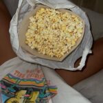 Paula Gonu Instagram - 1. yendo al tren el otro día, la coquins cada vez más acostumbrada al transportín 2. hace unas horitas y en el hormiguero 3. cata de botas en mejores amigos para una cosa que grabo pronto 4. la coco en el tren (las chicas de al lado se enamoraron de ella) 5. probando looks para otra cosa que tengo pronto 6. haciendo copy paste de esa frase para cuando quiera decir que NO a un plan (en español) 7. con algunas de mis amigas del cole en el cumple de clau el otro día🫶🏽 8. uno de mis vicios: comprar palomitas del cine para comérmelas en casa viendo vídeos de gente comiendo 9. ayer cené en un chino en madrid del que me habían hablado muy bien y no me pareció para tanto :( pero igual vuelvo a probar otros platos 10. like: amador VS comenta: antonio recio