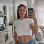 Paula Gonu Instagram - 1. recogiendo los frutos de las búlgaras poc a poc 2. estrenando camiseta ayer 3. inteligencia supongo 4. comentad 4 si queréis un post dedicado a la coco (su ojo en blanco xd) 5. siempre me acuerdo de que me molestan los pendientes y a vez en la cama, así que los voy coleccionando en la almohada de al lado 6. se ve que nos gustó la camiseta de la 2 7. el plato que más despierta mi dilema moral por ser uno de mis favoritos: pato pekin🫠 8. saber mucho te obliga a fingir a veces no??? 9. la foto que le pasé al @drblasgarcia para que vaya viendo el progreso 10. yo yo yo yo yo y literalmente yo