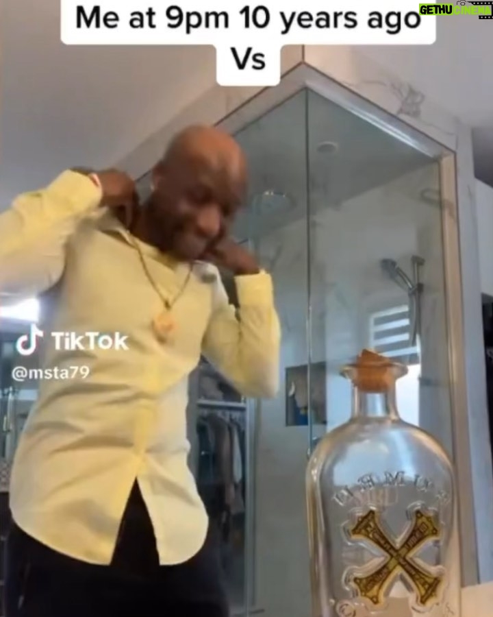 Paula Gonu - 122.4K Likes - 1. recogiendo los frutos de las búlgaras poc a poc
2. estrenando camiseta ayer
3. inteligencia supongo
4. comentad 4 si queréis un post dedicado a la coco (su ojo en blanco xd)
5. siempre me acuerdo de que me molestan los pendientes y a vez en la cama, así que los voy coleccionando en la almohada de al lado
6. se ve que nos gustó la camiseta de la 2
7. el plato que más despierta mi dilema moral por ser uno de mis favoritos: pato pekin🫠
8. saber mucho te obliga a fingir a veces no???
9. la foto que le pasé al @drblasgarcia para que vaya viendo el progreso
10. yo yo yo yo yo y literalmente yo
