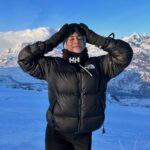 Paula Gonu Instagram - 1. recién maquilladita un día en madrid 2. haciendo recados con Andrés 3. detrás de cámaras de Titanic: lo que realmente había 4. volviendo del gym en Bali, con la toalla en la cabeza porque tenía el pelo chorreando de sudor 5. feliz en la nieve pero hasta el año que viene 6. lo mismo que en la 5 pero con una de mis personas favoritas 7. cuántas veces os ha pasado ptas???? 8. con mi mami y mi nariz antigua celebrando mi cumple en mi rest fav de barcelona (delante teníamos a mi padre y mi tía Lourdes jjj) 9. los ángeles tienen la lengua así 10. y las croquetas se comen aplastadas