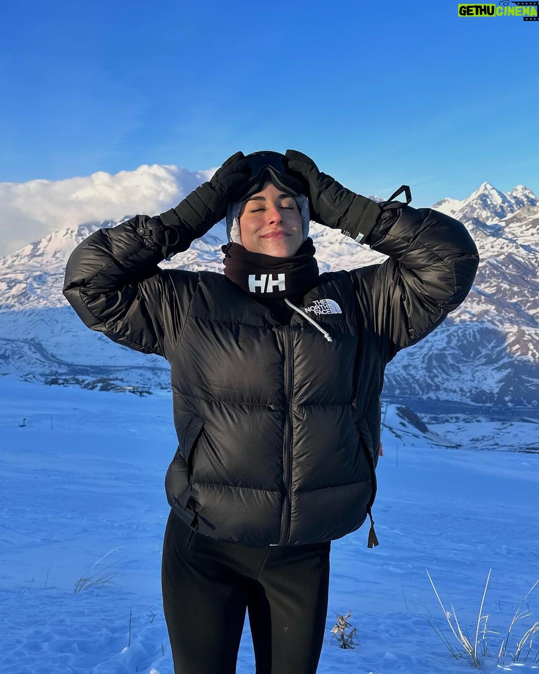 Paula Gonu - 120K Likes - 1. recién maquilladita un día en madrid
2. haciendo recados con Andrés
3. detrás de cámaras de Titanic: lo que realmente había
4. volviendo del gym en Bali, con la toalla en la cabeza porque tenía el pelo chorreando de sudor
5. feliz en la nieve pero hasta el año que viene
6. lo mismo que en la 5 pero con una de mis personas favoritas
7. cuántas veces os ha pasado ptas????
8. con mi mami y mi nariz antigua celebrando mi cumple en mi rest fav de barcelona (delante teníamos a mi padre y mi tía Lourdes jjj)
9. los ángeles tienen la lengua así
10. y las croquetas se comen aplastadas