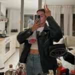 Paula Gonu Instagram - 1. quien adivine la sustancia del bote es porque lo ha hecho alguna vez 2. dais miedo cuando pedís eso mucho 3. camiseta nueva del bershkass 4. “espectaculares abdominales oblicuos” que solo se consiguen con la imagen 6 5. tuve que salir a comprar un segundo bote porque llené el primero en 3💦 6. mis abdominales oblicuos en realidad son comida 7. pPRRRrrraaaaa 8. en mi sitio favorito para cuidarme @backstagebcn os quiero 9. nos vemos así?? 10. la famosa ensalada de diosas, mañana os doy receta en tistos
