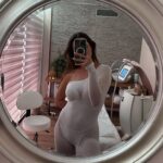 Paula Gonu Instagram - 1. quien adivine la sustancia del bote es porque lo ha hecho alguna vez 2. dais miedo cuando pedís eso mucho 3. camiseta nueva del bershkass 4. “espectaculares abdominales oblicuos” que solo se consiguen con la imagen 6 5. tuve que salir a comprar un segundo bote porque llené el primero en 3💦 6. mis abdominales oblicuos en realidad son comida 7. pPRRRrrraaaaa 8. en mi sitio favorito para cuidarme @backstagebcn os quiero 9. nos vemos así?? 10. la famosa ensalada de diosas, mañana os doy receta en tistos