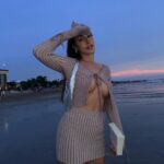 Paula Gonu Instagram - 1. cada vez menos distancia entre la tira del top del bikini y la del tanga 2. =2 del post anterior 3. me volvería loca con otro ig de cocina pero os dejo en stories la receta del poke🤸🏽‍♂️ 4. me terminé el libro y ahora estoy con el mentalista de camila läckberg 5. a veces hay que “it’s alright” y seguir palante 6. primeros 15min de jangueo después de la operación 7. tengo que contaros la historia de este vestido, lleva 3 años en mi armario y no puede ponerse 8. 🥹 9. mentalizándome de que pronto luciré otro pelo, otro color, sabéis cuál??????? 10. en un taxi de ayer sonaba eso en la radio, vaticino amistad con la primera persona que acierte: a qué me estaba recordando????