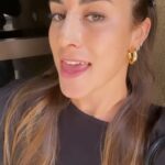 Paula Gonu Instagram - 1. me gusta el fail de esta foto y para subirlo en unos días tengo que subir esta antes 2. = 1 3. si algún día veo esa mancha ahí espero acordarme de que me dolía la cabeza y estaba leyendo mientras me pasaba hielo por la cara 4. la mejor comida que me he hecho esta semana, me quiero un montón 5. vídeo que le he envié a la hermana recién salida del @drblasgarcia sin férula 6. yo también os tengo cariño💞 7. alcachofas > pasta 8. así es mi gente siempre acierto en lo que sospecho🫵🏽 9. =1 =2 10. poesía