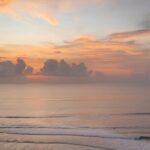 Paula Gonu Instagram – 1 2. la noche empezó top 
3. y acabó top porque nunca olvidaré el día que casi me quedo sin dedo en bali
4. fui a una fiesta en la playa y justo al llegar escucho a juan luis guerra, el universo me estaba queriendo
5. en el hospital tuve que cantar velitas de darel mientras me cosían porque es la canción con la que se duerme la coco y me da alegría 
6. tengo a la mejor gente rodeándome un año más🫶🏽
7. en las próximas semanas tendré que apoyarme en la otra pierna
8. el último atardecer del 2023 
9. la chilena más guay y demás personas a las que conocí ayer qué majos todos✨
10. mi canguro durante la noche (mejor dicho mañana) de ayer al que estoy súper agradecida porque sola me hubiese agobiado muchísimo más perdónnnnnn🙏🏽