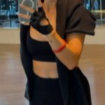 Paula Gonu Instagram - 0. tenéis vídeo en youtube con noticia no sé si buena o mala🥹🙏🏽💗 1-2. hace par de días pal estreno de berlín 3. par de horas después de 1-2 4. lo que me gusta el queso y lo mal que me sienta es proporcional 5. si necesitáis gymbro llamadme no sé nada pero os motivo 6. el risotto que hice ayer y cuya receta veréis pronto 7. desde el camino juan luis guerra vive en mi conducto auditivo 8. siempre ciclos ciclos ciclos 9. cómo me gusta madrid 10. el carabinero o rinoceronte que me comí en el vídeo de sezar blue que por cierto ya lo tenéis en su canal🫶🏽