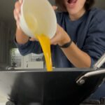 Paula Gonu Instagram – arroz frito que sabe como el del rest chinooo

🍚el vídeo de la receta enterita en mi canal de yt🍚

*1 cazo y medio de arroz
*las verduras que quieras (yo he puesto zanahoria, brócoli y coliflor)
*la proteína que quieras (yo he puesto ternera)
*2 dientes de ajo (y jengibre pero yo no tenía)
*2 huevos
*salsa: soja, aceite sésamo, salsa de ostras, sal, pimienta blanca
*es un cr1men no ponerle cebolleta al final pero no tenia y eran las 6am
*canción vibra rica de fondo “tienes que nacer de nuevo – @wampi_dmo “