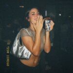 Paula Gonu Instagram – siempre fan de salir en bambas y pantalón ancho sobre todo si es pa ir a la inauguración de la new era de @elcorteingles 🫶🏽
