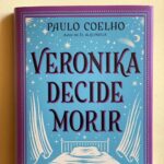 Paulo Coelho Instagram – En Veronika decide morir, Paulo revela que, entre los años 1966 y 1968, estuvo internado tres veces en una institución mental en Río de Janeiro. La razón fue que se negó a aceptar el modelo de vida que sus padres trataban de imponerle. Lo que le diagnosticó su médico se ha hecho público recientemente: “comportamiento irregular en el colegio, rebeldía relacionada con las relaciones familiares, intereses políticos que no eran los propios de una persona sensata”.

Las difíciles experiencias del pasado se han transformado en la base de esta novela que indaga una cuestión fundamental que es la locura.