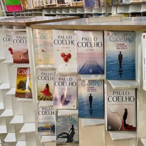Paulo Coelho Instagram - @yasserkhidir : Da muito orgulho de chegar em livrarias aqui fora e ver nosso autor master @paulocoelho em todas as prateleiras.