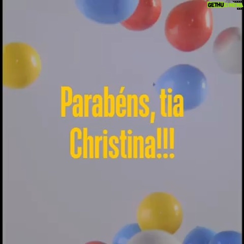 Paulo Coelho Instagram - Parabéns meu anjo de luz @chris_oiticica , que descobriu o trabalho de Isabella e Guilherme na Pavão/Pavãozinho. Em 1996 eram 80 crianças, hoje são quase 500, recebendo educação, comida, creche, esporte, arte. (Nota: nunca NENHUM governo ajudou com um centavo)