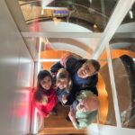 Paulo Coelho Instagram – Saindo pela porta dos fundos com ⁦@FabioPorchat⁩ e duas Cristinas