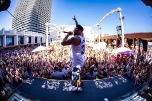 Pauly D. Instagram - I Love Bday Celebrations This Time A Yearrrrr!!!!!! 🇺🇸🎂🙌

📸 @koollpics