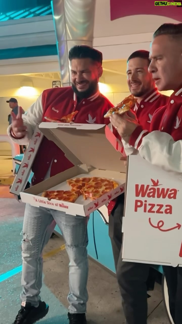 Pauly D. Instagram - Wawa Pizza for dinner or after the club? Or both? 🍕 @wawa #wawahaspizza #partner