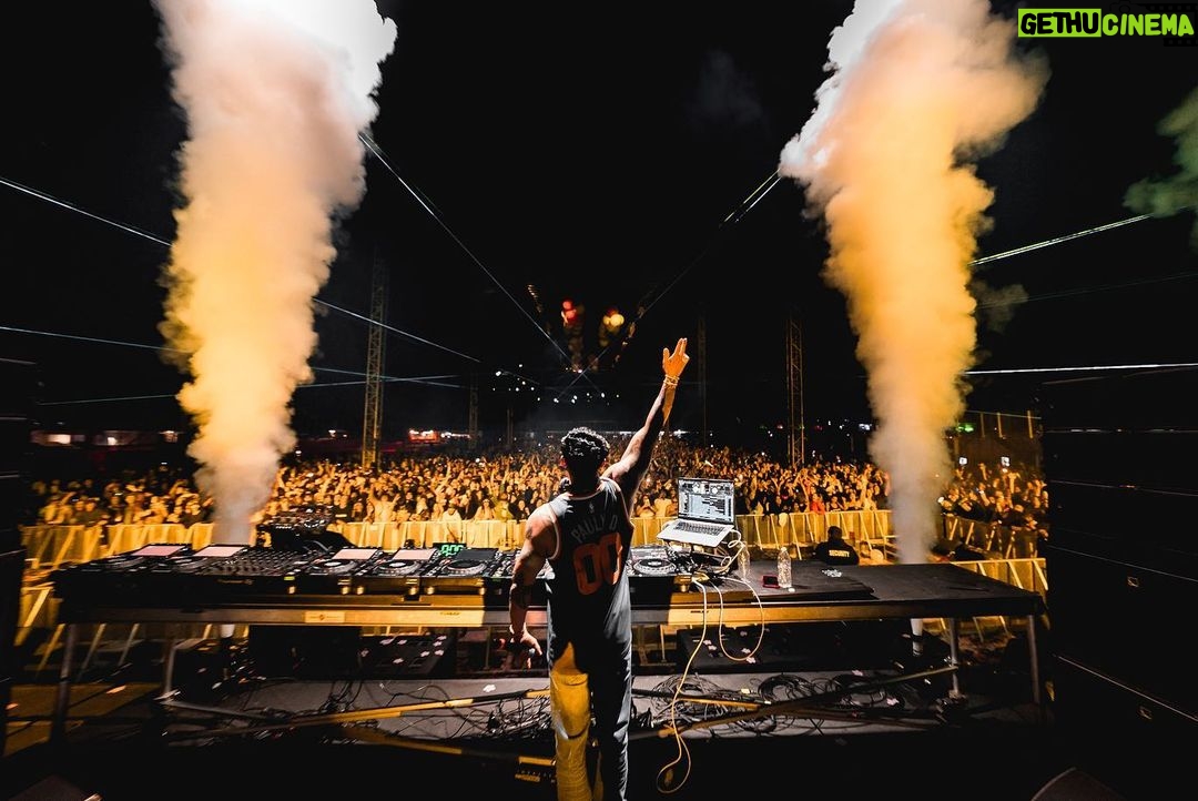 Pauly D. Instagram - #decadenceaz 🙌🙌 <——- Swipe 📷 @luisdcolato @jacobtylerdunn