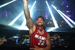 Pauly D. Instagram - Miami!!!! Rock With Me THIS SATURDAY @livmiami 🔥🔥