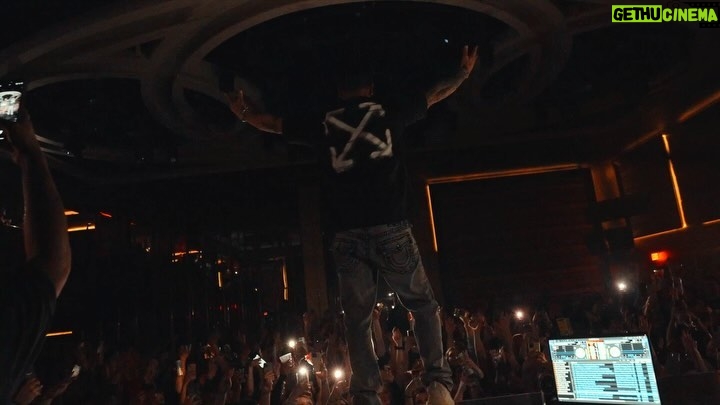 Pauly D. Instagram - @djpaulyd always bringing the heat to Boston🔥 Recap last Friday at #MemoireBoston 🍾