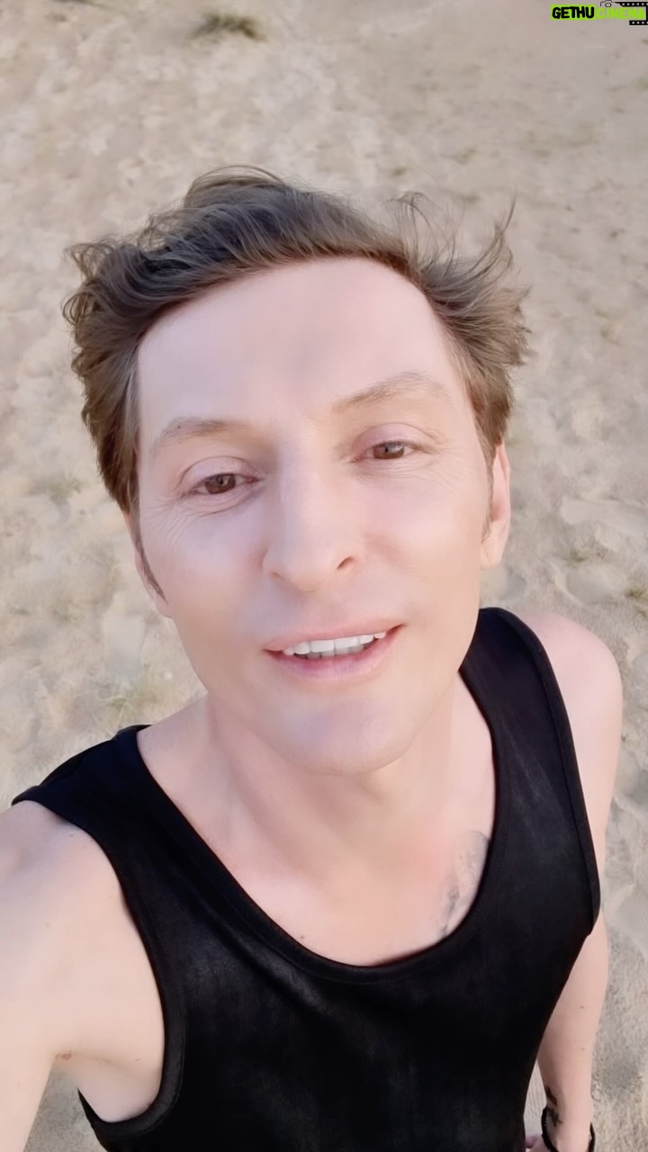 Pavel Volya - 104.7K Likes - Девочки, с вашим днем! Люблю и крепко обнимаю!