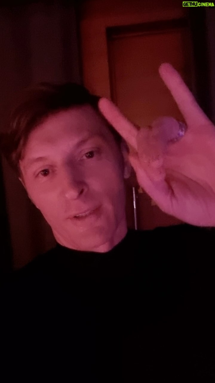 Pavel Volya Instagram - Отсняли много новья. Смотрите новый сезон @comedyclubru каждую пятницу в 21:00 на @tnt_online!