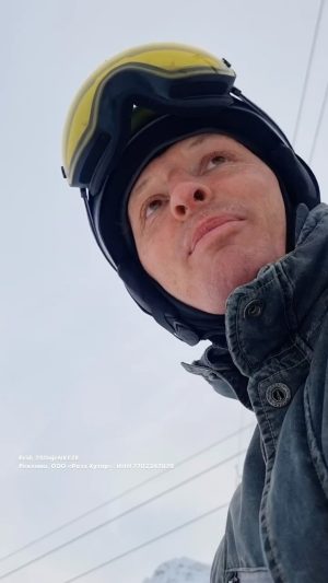 Pavel Volya Instagram - На несколько дней вырвались на @rosakhutor. Ну что за кайф!  Дети за несколько занятий с инструктором встали на лыжи, я успел покатать и на борде, и на лыжах. Прокат на месте, все, что нужно, в наличии. 
А вообще, на @rosakhutor масса активностей, даже для тех, кто не катает. Можно гулять и наслаждаться красотами и чистым воздухом, покататься на родельбане или сходить покормить альпак. В общем, 33 удовольствия.  Кстати, в этом году ребята создали  отдел, который подготовит для вас специальную программу «под ключ». Ни о чем не надо заботиться, можно просто наслаждаться отдыхом. Все вопросы решаются 24/7, прекрасный сервис.  До встречи в горах!

Erid: 2SDnjcNXEZE
Реклама. ООО «Роза Хутор». ИНН 7702347870