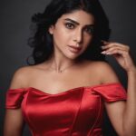 Pavithra Lakshmi Instagram – With valentines around the corner, how will I not start my red grid♥️ 
While showering all the love to your partner/friends/family, make sure you don’t forget yourself, self love comes first

Captured by @arungnanavel & team @nithin_alex_joseph_
Makeup @ratnamakeupartist (I just can’t get enough of your makeup♥️🫶)

Hair @mahi_hairdo