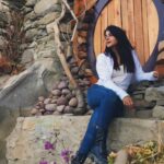 Pavithra Lakshmi Instagram - For sure this place has become our second home, Vikas ji and his wife made sure all our needs are catered to. They made sure we had the best time effortlessly ❤️ this place, the food, the people will always have a piece of my heart #manali #hamta #hobbithousehamta