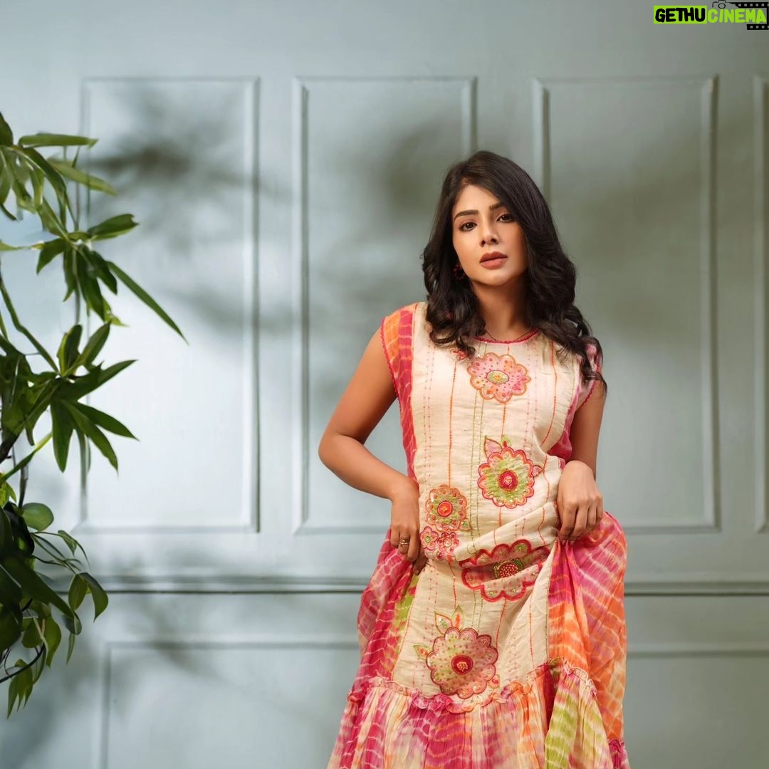 Pavithra Lakshmi Instagram - Couldn't think of a Caption, feel free to suggestš„° Shot by: @en.nizharpadam Styling: @keerthysampath Makeup: @imaikkaa_by_nivi Hairdo: @srijamohan_artistry Makeup Assitant: @swapna.balaji.18 Outfit: @capisvirleo