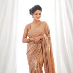 Pavithra Lakshmi Instagram - All that glitters could be your smile🤍 Shot by: @en.nizharpadam Stylist: @keerthysampath Makeup: @imaikkaa_by_nivi Hairdo: @srijamohan_artistry Makeup Assistant: @swapna.balaji.18 Saree: @bhumikagrover Earrring: @divasmantra