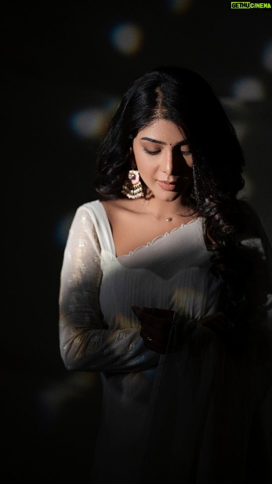 Pavithra Lakshmi Instagram - What a feel it is to be making videos for the lines you wrote🤍 Yass, my second song as a lyricist is out now. Please go check out #unnaienni on Youtube if you haven't already. The song and the visuals are a treat all together ❤ An @adithyark.music single ♥ft @kerynroy 🤍🤍you both looked like dream in the song♥🫶 Directed by @nfornavaneet Dop @m_ano.j Edited by @thirumalai_ramachandran Look courtesy Styled by @ishwaryaalaguvel Photography @murlee_photography Makeup and hair @kaviyaartistry_off Outfit @niga_designers Jewelry @rang_akankshanegi