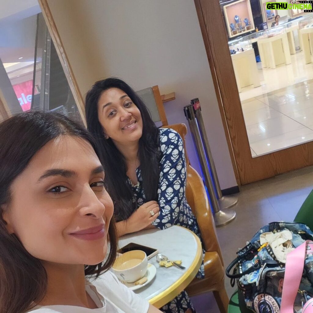 Pavitra Punia Instagram - Coffee ☕️ with my gals 👧 👧 @sinhavantika @moushumibanerji #pavitraapuniya