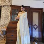 Pavitra Punia Instagram – This saree has my heart ❤️ 

Thank you @zalfrombenaras 
And Ankita  @connectedforfashion 

#pavitrapunia #pavitraa #pavitraapuniya