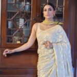 Pavitra Punia Instagram – This saree has my heart ❤️ 

Thank you @zalfrombenaras 
And Ankita  @connectedforfashion 

#pavitrapunia #pavitraa #pavitraapuniya