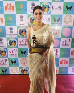 Pavitra Punia Instagram - This saree has my heart ❤️ Thank you @zalfrombenaras And Ankita @connectedforfashion #pavitrapunia #pavitraa #pavitraapuniya