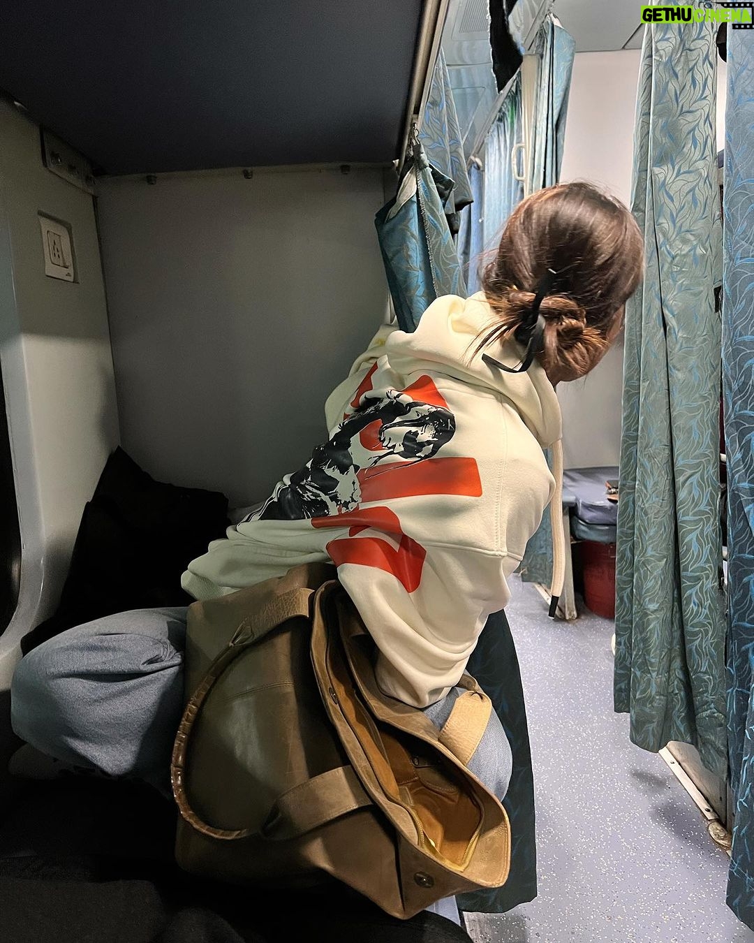 Pavitra Punia Instagram - See you all next year , bye 2023 Enroute shri mata vaishnodevi 🛕 Miss you so much daddy 🥹 be warm there in heavens it’s winter ❄️ time 🧣❤️ love you forever . Mummy misses you a lot. #pavitrapunia #pavitraa #pavitra #byebye2023