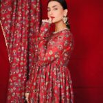 Pavitra Punia Instagram - Paint the town red this Christmas 🎄 in desi style. Desi Santa 🧑‍🎄 #pavitrapunia #fashion #style #glam #ﬁtness