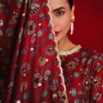 Pavitra Punia Instagram - Paint the town red this Christmas 🎄 in desi style. Desi Santa 🧑‍🎄 #pavitrapunia #fashion #style #glam #ﬁtness