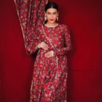 Pavitra Punia Instagram - Paint the town red this Christmas 🎄 in desi style. Desi Santa 🧑‍🎄 #pavitrapunia #fashion #style #glam #ﬁtness