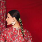 Pavitra Punia Instagram - Paint the town red this Christmas 🎄 in desi style. Desi Santa 🧑‍🎄 #pavitrapunia #fashion #style #glam #ﬁtness