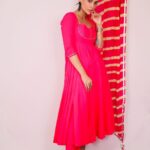 Pavitra Punia Instagram - Series no 2 Pairing this beautiful #anarkalisuit with black #stilettos and my favourite nic nac accessories some #crystals and #diamonds. A studded watch and black pearl and mixed mirror earrings. Minal look of nude eye shadow a baby pink eyeliner for the sharpness on the edges. Baby pink lipstick 👄 This beautiful simple yet chique Anarkali suit from #bunaai. And my black beauties from #zara is all that international #valentino look for this wedding season for that one dulhe ki “naukari karne wali” behan. Outfit from @bunaai Earrings from @bunaai Heels from @zara Watch from @audemarspiguet 💋💋💋💋💋 #pavitrapunia #fashion #style #fashiondiary
