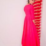 Pavitra Punia Instagram - Series no 2 Pairing this beautiful #anarkalisuit with black #stilettos and my favourite nic nac accessories some #crystals and #diamonds. A studded watch and black pearl and mixed mirror earrings. Minal look of nude eye shadow a baby pink eyeliner for the sharpness on the edges. Baby pink lipstick 👄 This beautiful simple yet chique Anarkali suit from #bunaai. And my black beauties from #zara is all that international #valentino look for this wedding season for that one dulhe ki “naukari karne wali” behan. Outfit from @bunaai Earrings from @bunaai Heels from @zara Watch from @audemarspiguet 💋💋💋💋💋 #pavitrapunia #fashion #style #fashiondiary