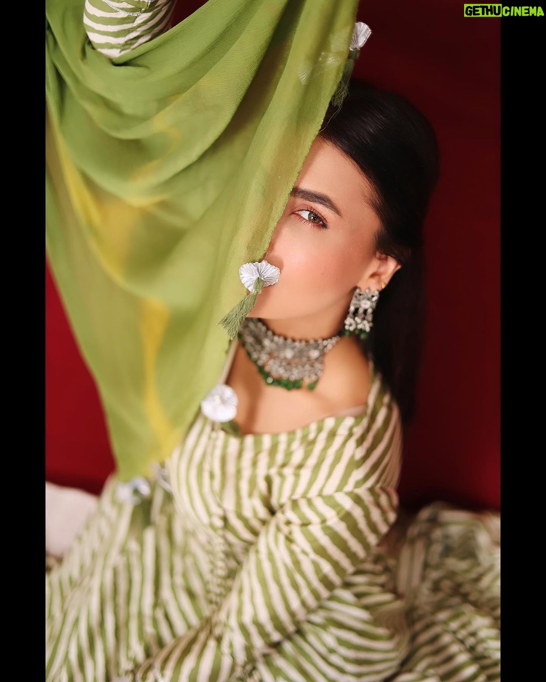 Pavitra Punia Instagram - So this season indian wear will be done in next few days post. Series 1 Wearing @colourfulthreads.in PR @issavibe_pr Hairclips @saar_beauty Hair @hairstylist.julie Jewels - straight from my closet. Heels - straight from my closet. #pavitraa #pavitrapunia