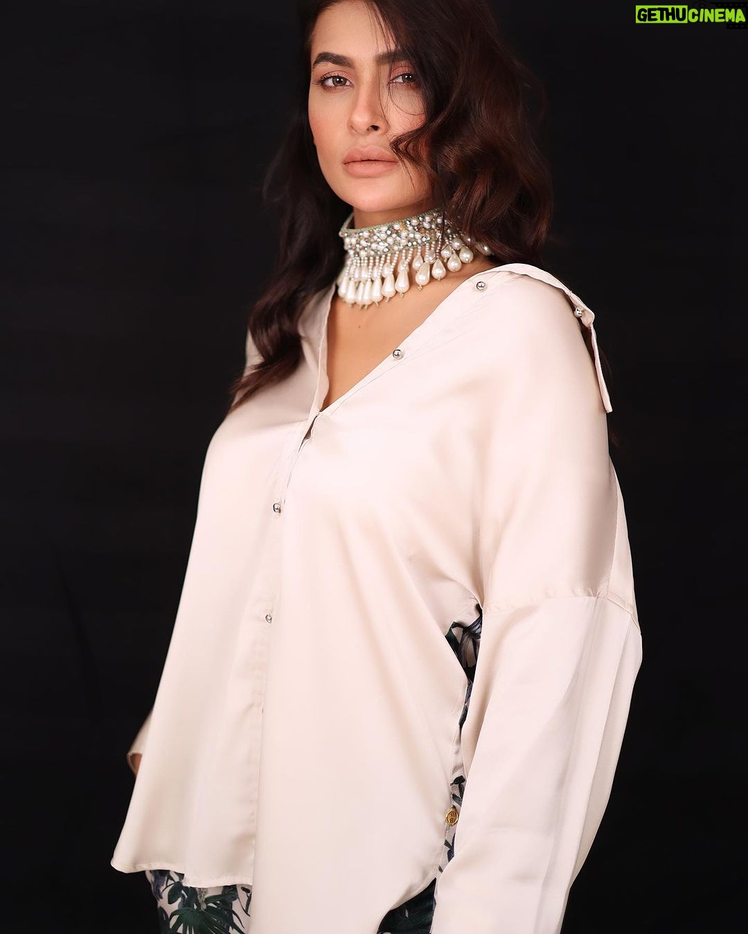 Pavitra Punia Instagram - Some me time at home π‘ with team just to pamper myself. π Wearing @chiquestudio π³ π Necklace @amamajewels π Heels @gianvitorossi π Hairstyling @hairstylist.julie Makeup @pavitrapunia_ (itβs me hi) As naresh @neelsannaresh is unavailable π€·π»ββοΈ πΈ @shadank_photography #pavitrapunia #pavitraa