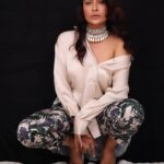 Pavitra Punia Instagram - Some me time at home 🏡 with team just to pamper myself. 🎀 Wearing @chiquestudio 🌳 🍃 Necklace @amamajewels 💎 Heels @gianvitorossi 👠 Hairstyling @hairstylist.julie Makeup @pavitrapunia_ (it’s me hi) As naresh @neelsannaresh is unavailable 🤷🏻‍♀️ 📸 @shadank_photography #pavitrapunia #pavitraa