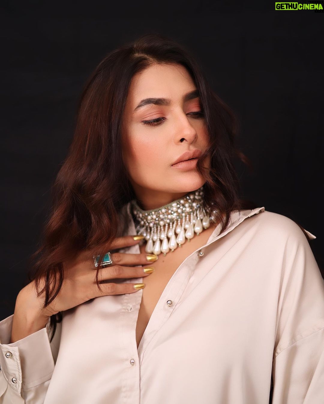 Pavitra Punia Instagram - Some me time at home π‘ with team just to pamper myself. π Wearing @chiquestudio π³ π Necklace @amamajewels π Heels @gianvitorossi π Hairstyling @hairstylist.julie Makeup @pavitrapunia_ (itβs me hi) As naresh @neelsannaresh is unavailable π€·π»ββοΈ πΈ @shadank_photography #pavitrapunia #pavitraa